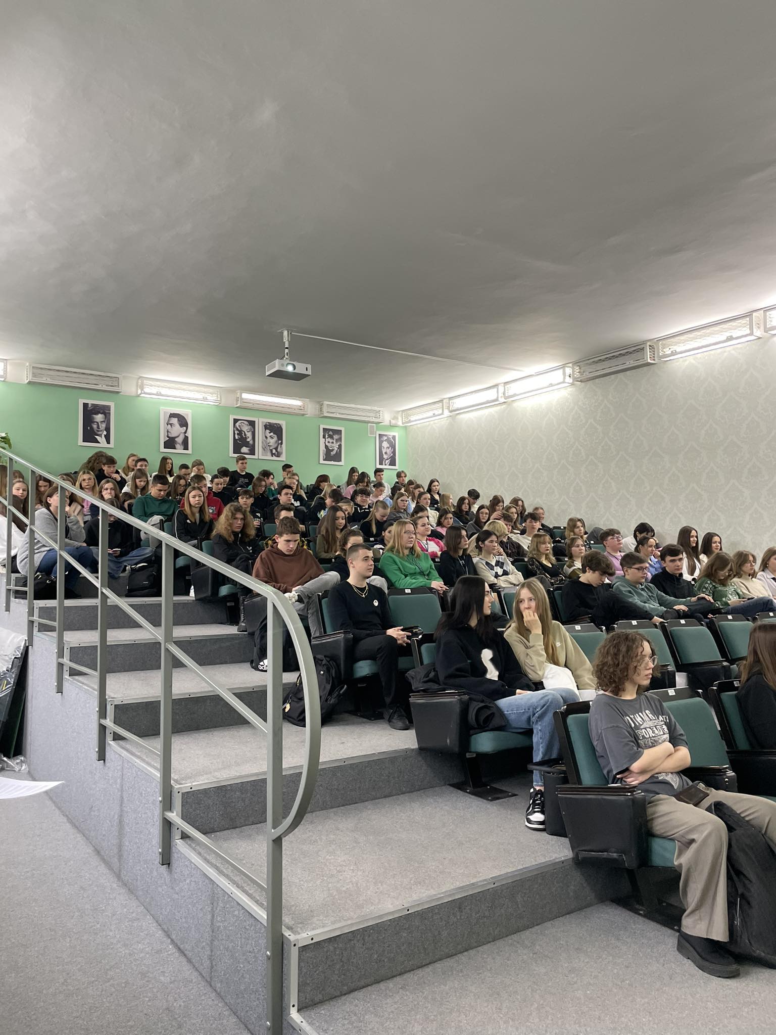 Zdjęcie Święto Liczby Pi 2024 (9)ef39fad4-fb3a-4a91-a0cc-1bbb05b549bd.jpg w galerii Dzień Liczby Pi w II LO